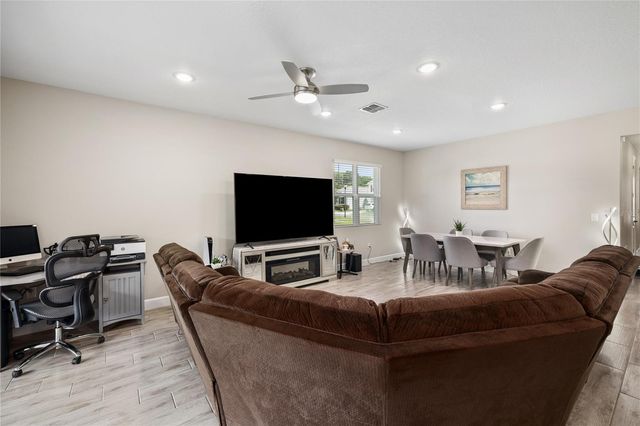 1060 RIVER OTTER WAY, Deland, FL 32720