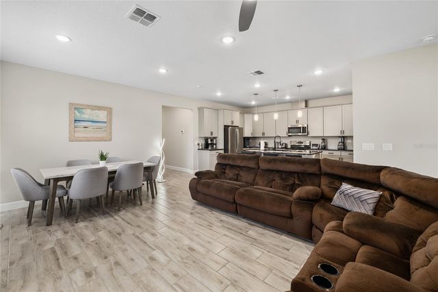 1060 RIVER OTTER WAY, Deland, FL 32720