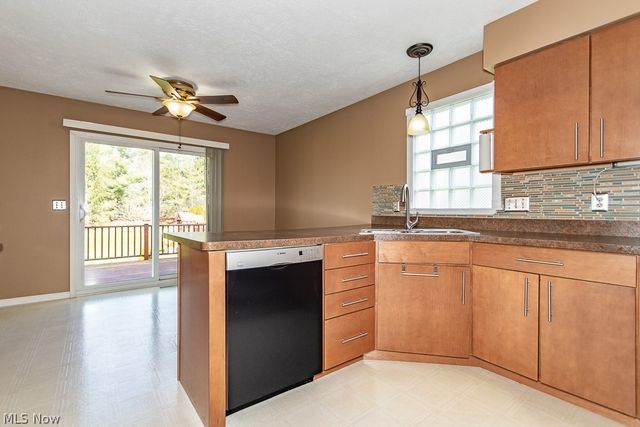 104 Woodbridge Crossing, Chardon, OH 44024