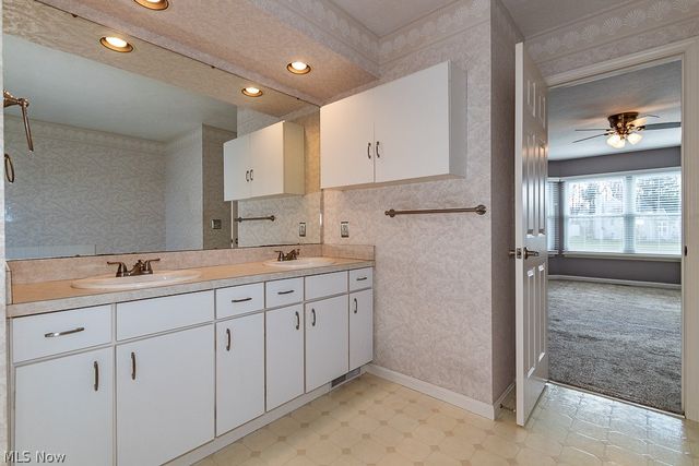 104 Woodbridge Crossing, Chardon, OH 44024