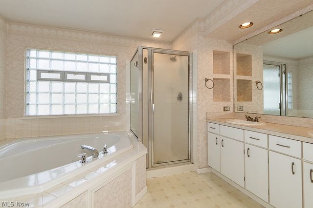 104 Woodbridge Crossing, Chardon, OH 44024