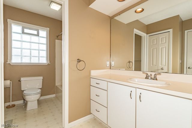 104 Woodbridge Crossing, Chardon, OH 44024