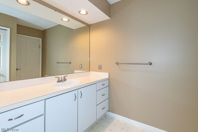 104 Woodbridge Crossing, Chardon, OH 44024