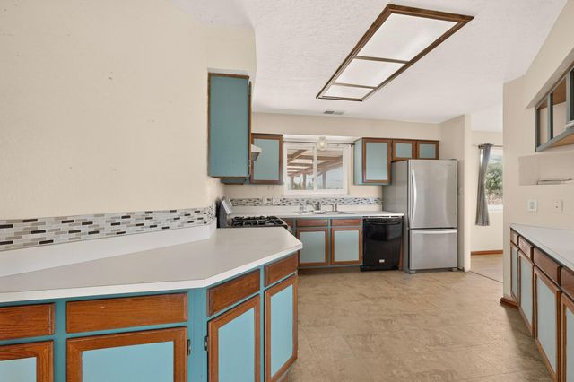 6 El Cerro Mission Place, Los Lunas, NM 87031