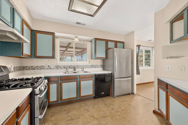 6 El Cerro Mission Place, Los Lunas, NM 87031