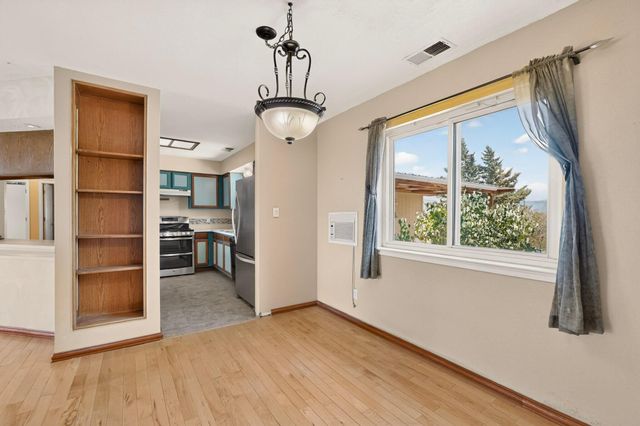 6 El Cerro Mission Place, Los Lunas, NM 87031