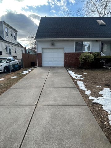 76-36 265th Street, New Hyde Park, NY 11040