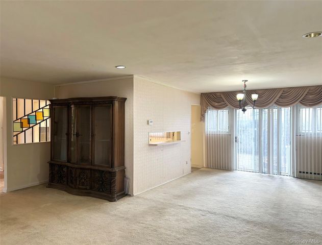 76-36 265th Street, New Hyde Park, NY 11040