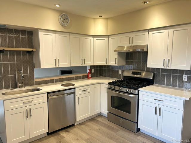 76-36 265th Street, New Hyde Park, NY 11040