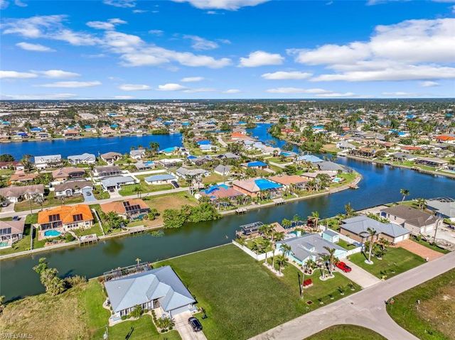 2011 NE 2nd ST, Cape Coral, FL 33909