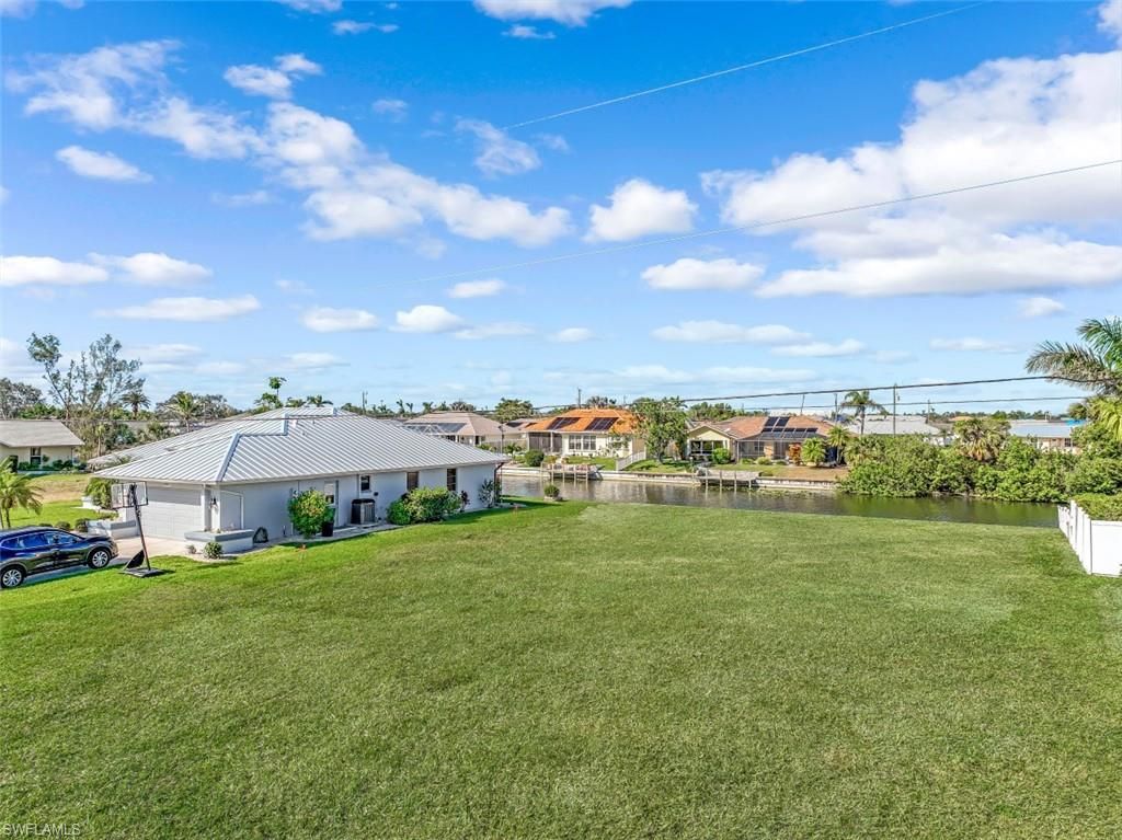 Image 10 of property listing at 2011 NE 2nd ST, Cape Coral, FL 33909