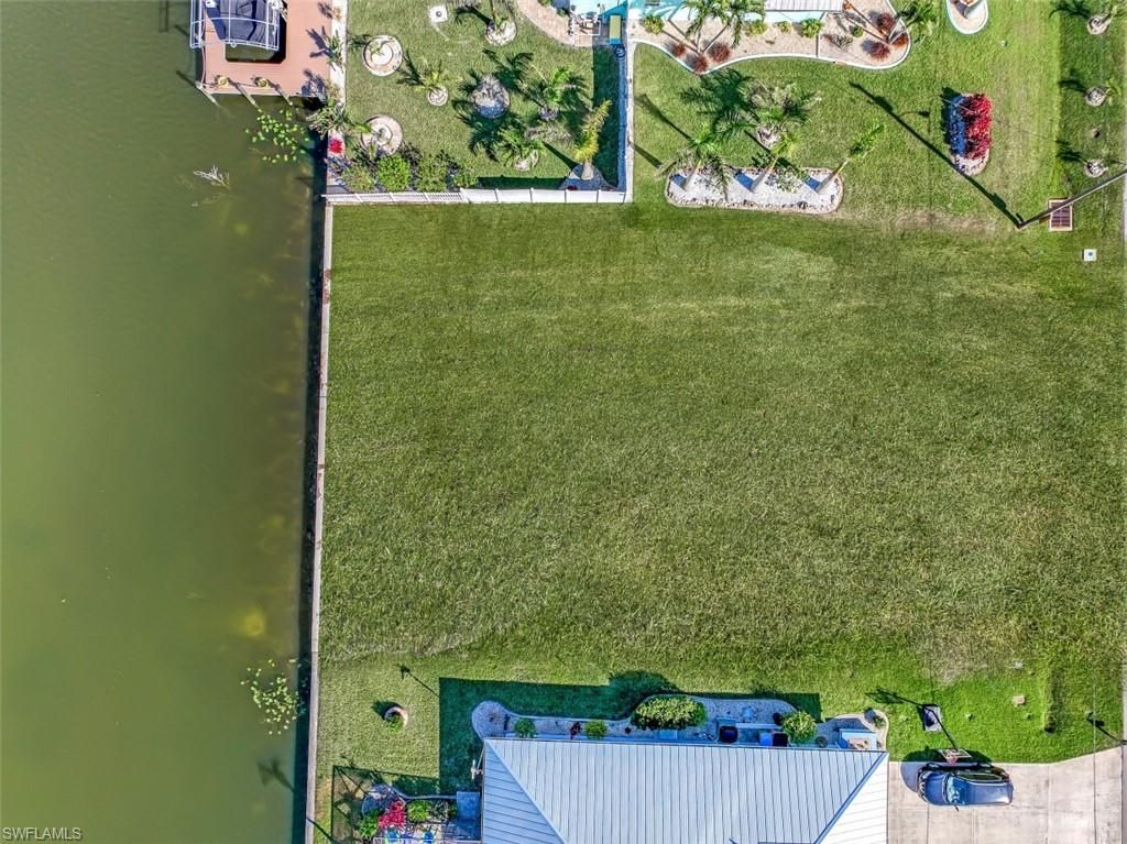 Image 12 of property listing at 2011 NE 2nd ST, Cape Coral, FL 33909