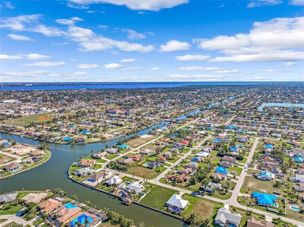 Image 13 of property listing at 2011 NE 2nd ST, Cape Coral, FL 33909