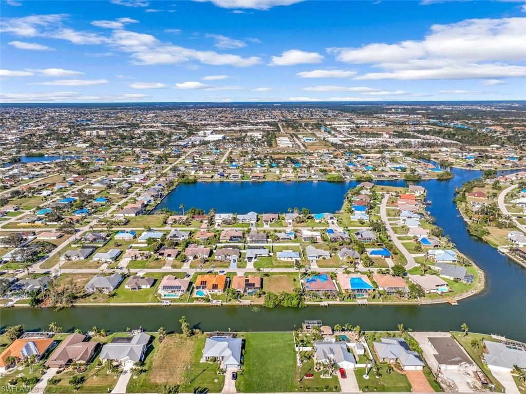 Image 16 of property listing at 2011 NE 2nd ST, Cape Coral, FL 33909