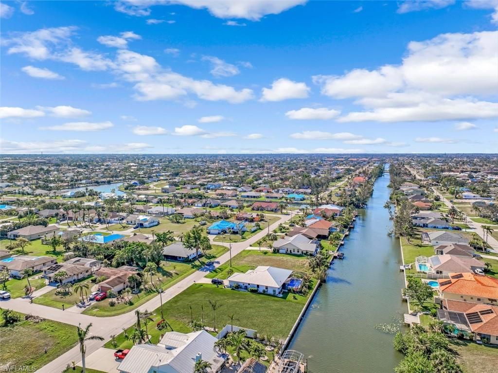 Image 17 of property listing at 2011 NE 2nd ST, Cape Coral, FL 33909