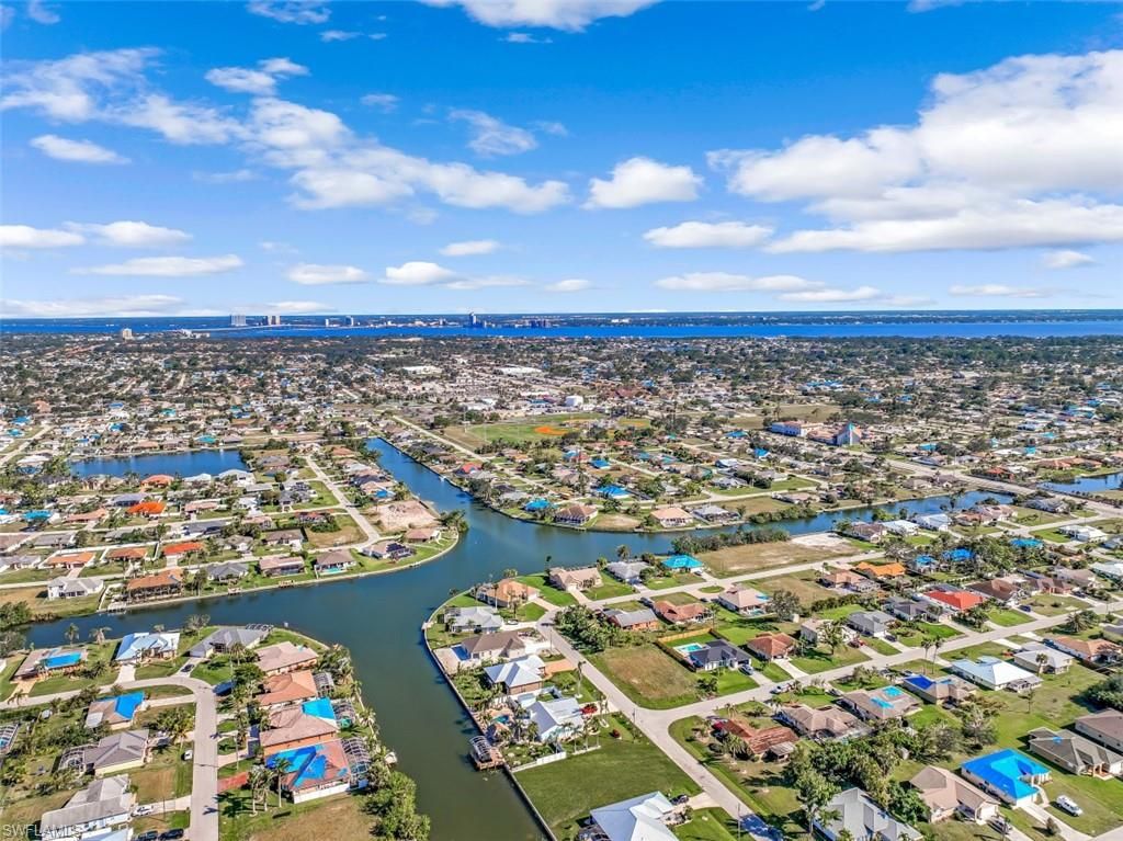 Image 18 of property listing at 2011 NE 2nd ST, Cape Coral, FL 33909
