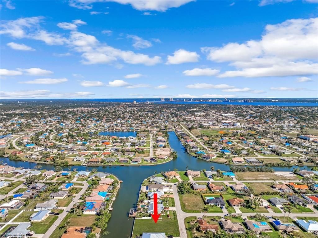 Image 5 of property listing at 2011 NE 2nd ST, Cape Coral, FL 33909