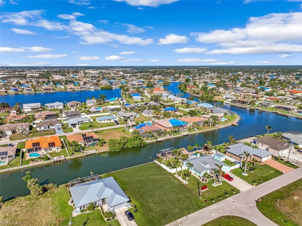 Image 6 of property listing at 2011 NE 2nd ST, Cape Coral, FL 33909