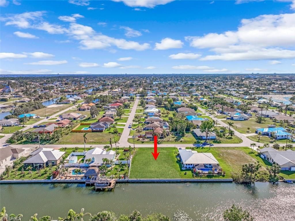 Image 7 of property listing at 2011 NE 2nd ST, Cape Coral, FL 33909