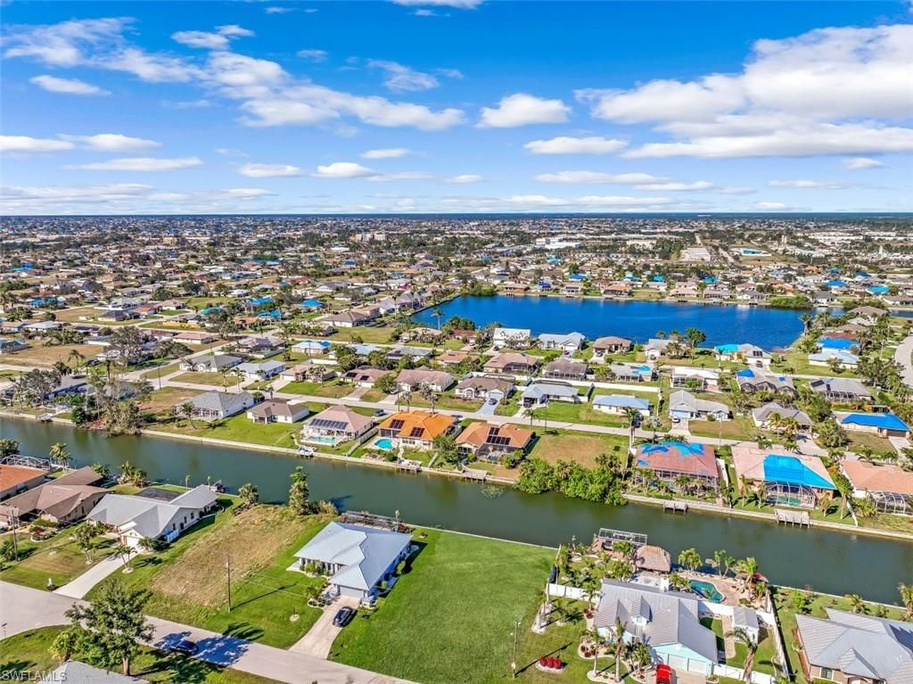 Image 8 of property listing at 2011 NE 2nd ST, Cape Coral, FL 33909