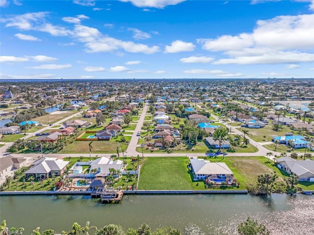 Image 9 of property listing at 2011 NE 2nd ST, Cape Coral, FL 33909