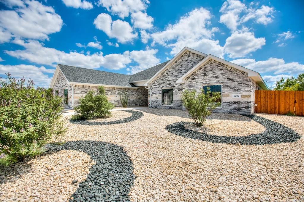 Image 2 of property listing at 5202 Riviera Lane, San Angelo, TX 76904