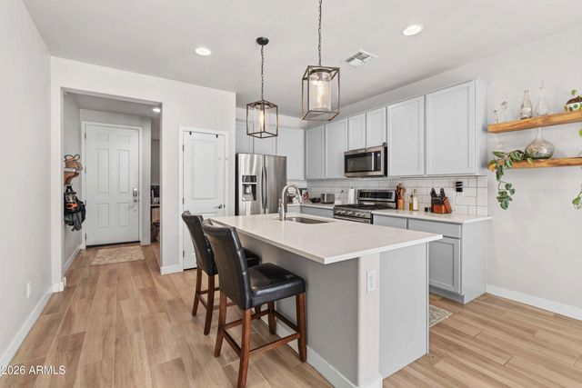 3717 E CHEERY LYNN Road, Phoenix, AZ 85018