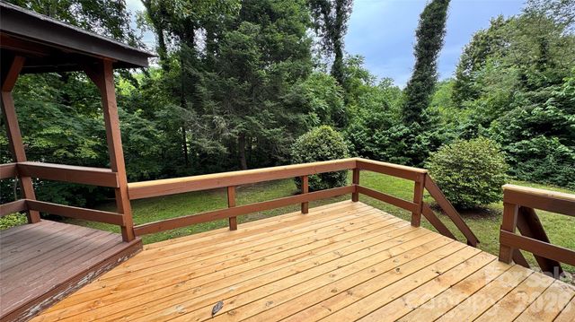 690 Brookdale Drive, Statesville, NC 28677