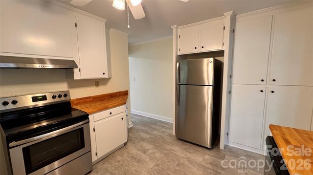 690 Brookdale Drive, Statesville, NC 28677