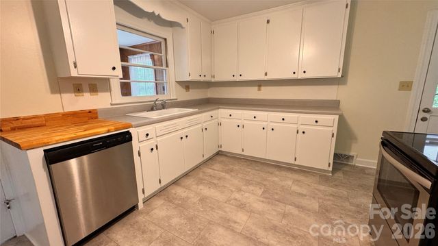 690 Brookdale Drive, Statesville, NC 28677