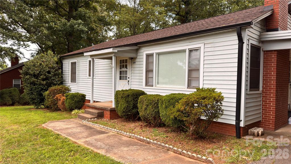 690 Brookdale Drive, Statesville, NC 28677