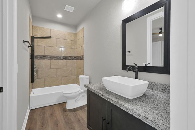 2172 Greentree Drive Drive, Huntsville, TX 77340