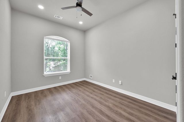 2172 Greentree Drive Drive, Huntsville, TX 77340