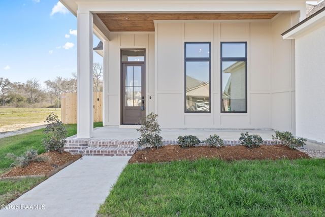 103 Fountain Meadow Drive, Broussard, LA 70518