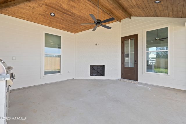 103 Fountain Meadow Drive, Broussard, LA 70518