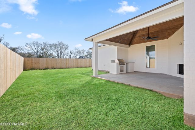 103 Fountain Meadow Drive, Broussard, LA 70518