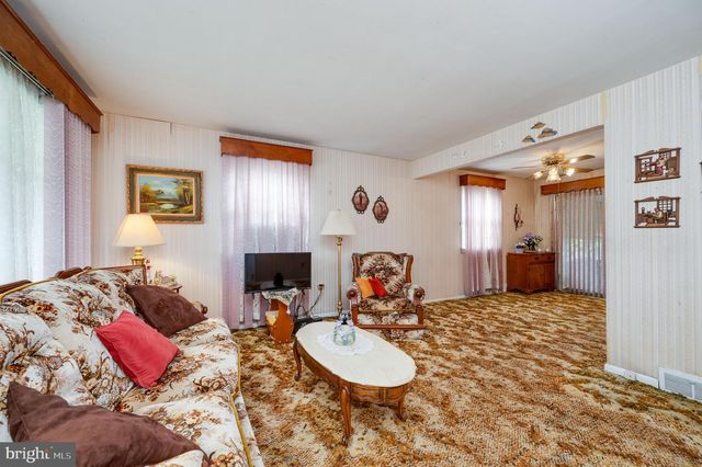 125 E 1ST AVE, Trappe, PA 19426