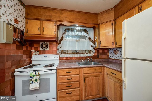 125 E 1ST AVE, Trappe, PA 19426