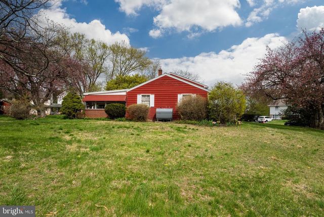 125 E 1ST AVE, Trappe, PA 19426