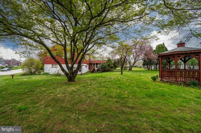 125 E 1ST AVE, Trappe, PA 19426