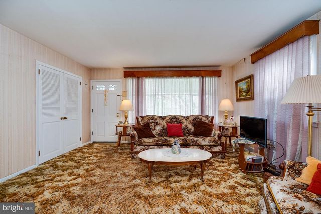 125 E 1ST AVE, Trappe, PA 19426