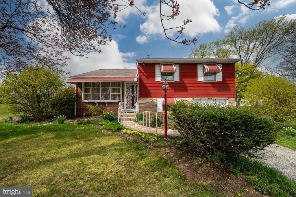 125 E 1ST AVE, Trappe, PA 19426