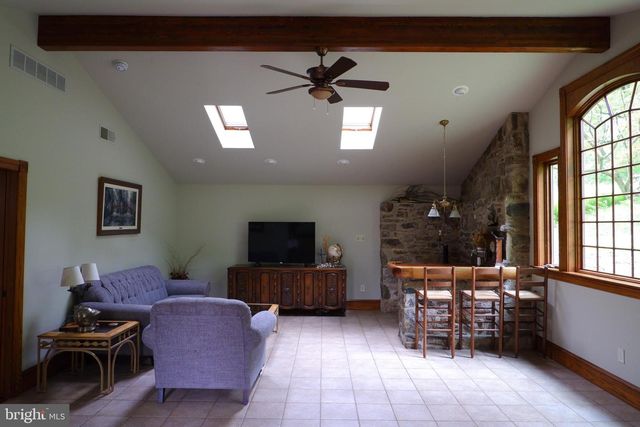 318 N GALEN HALL RD, Wernersville, PA 19565