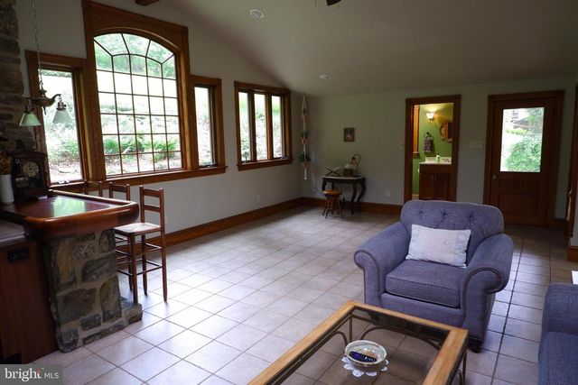318 N GALEN HALL RD, Wernersville, PA 19565