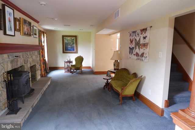 318 N GALEN HALL RD, Wernersville, PA 19565