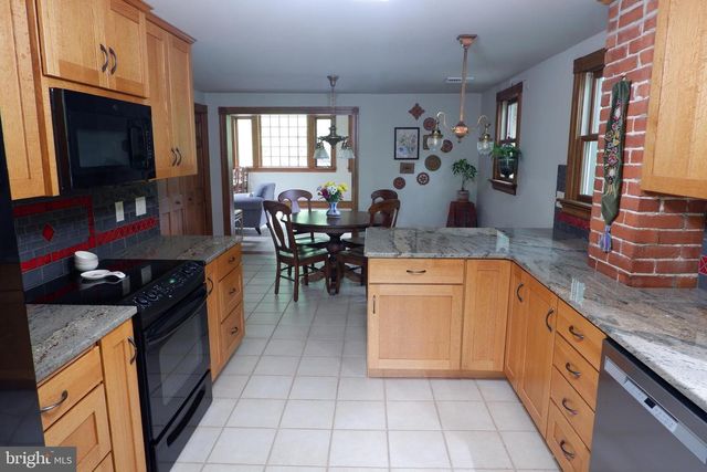 318 N GALEN HALL RD, Wernersville, PA 19565
