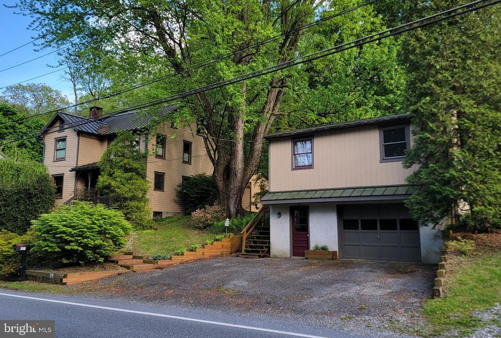 318 N GALEN HALL RD, Wernersville, PA 19565