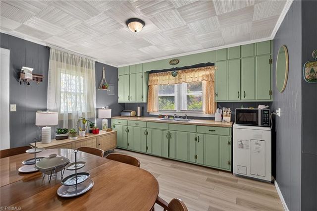 3511 Helmstetler Road, Lexington, NC 27295