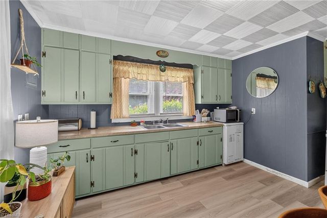 3511 Helmstetler Road, Lexington, NC 27295