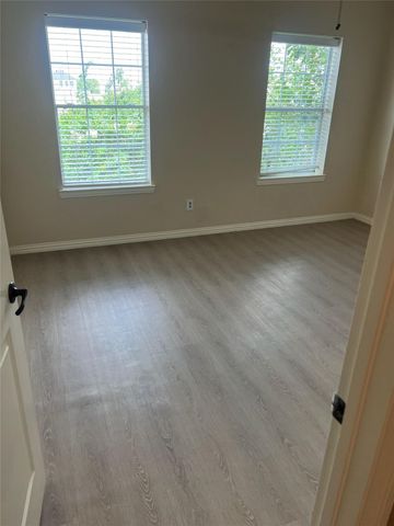 5615 Winsome Villas Lane H, Houston, TX 77057